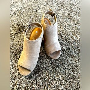 Dolcetta Libbie Open Toe Heels